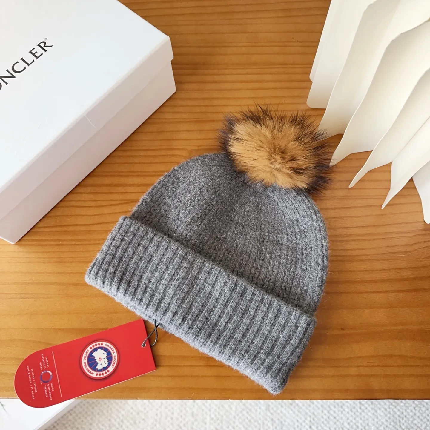 💰74 CANADA GOOSE Canada Goose winter warm cashmere cold hat. Rabbit wool material, thick feel, not easy to deform. Fashionable and versatile couple hat, imported embroidery logo, cashmere cotton yarn, head circumference: 55-58cm